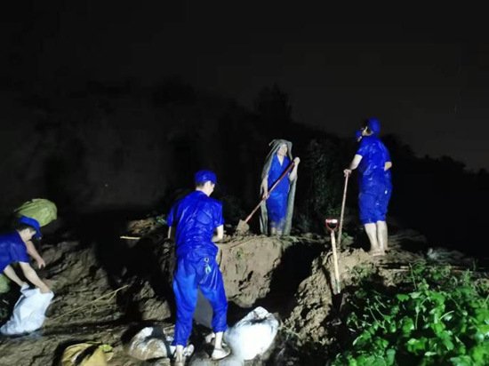 微光匯聚、風雨同舟,我們一起扛! 微光匯聚、風雨同舟,我們一起扛!