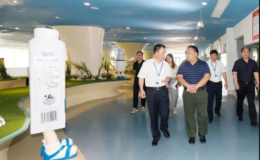 快訊 | 河南省人民政府食品安全委員會辦公室第三批食品安全示范區驗收組領導蒞臨花花牛乳業集團驗收食品安全示范區建設情況