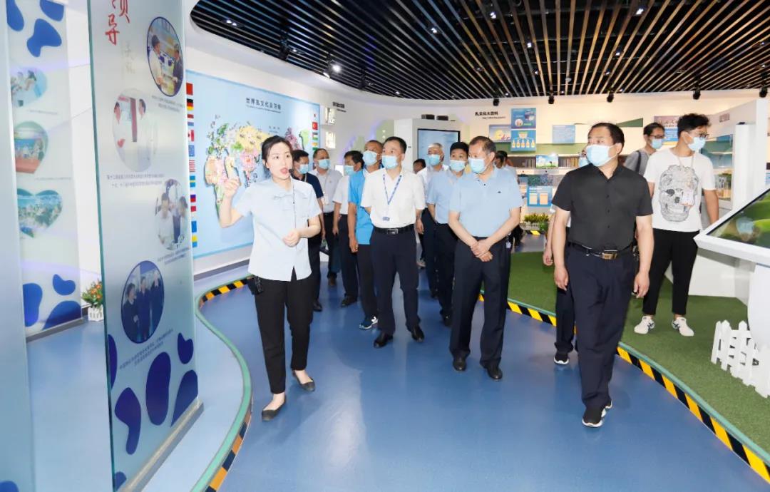 鄭州市安全生產雙重預防體系建設現場觀摩會在花花牛乳業集團鄭州分公司召開