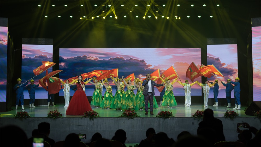 “不忘初心、聚力前行” 花花牛集團2018迎新春聯歡會隆重舉行