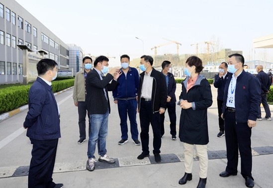 鄭州市人大副主任孫黎、市政府副市長李喜安一行 蒞臨花花牛開展“三送一強”活動